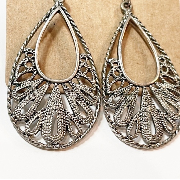 Set of Two Vintage Silver Tone Earrings - Picture 3 of 6